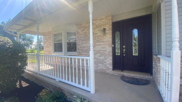 303 Pinehurst Court E, Valparaiso, IN 46383