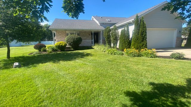 303 Pinehurst Court E, Valparaiso, IN 46383