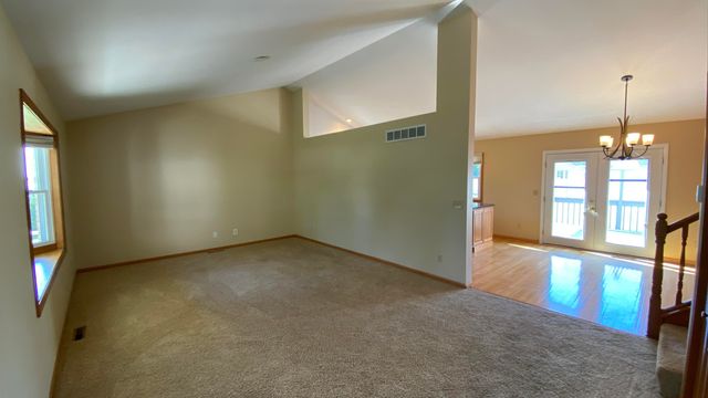 303 Pinehurst Court E, Valparaiso, IN 46383