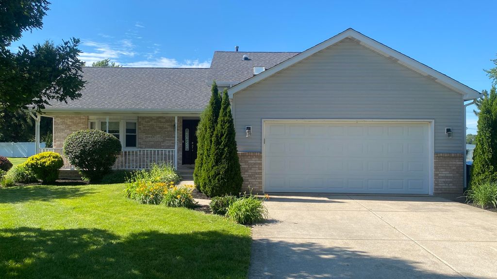 303 Pinehurst Court E, Valparaiso, IN 46383