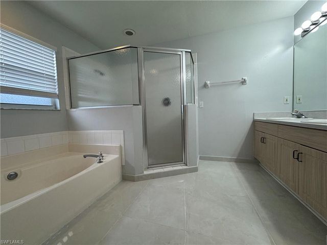 4649 Santiago LN, Bonita Springs, FL 34134