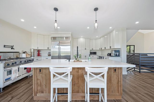 784 Salmon Falls Rd, El Dorado Hills, CA 95762