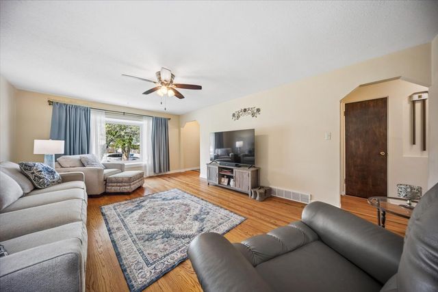 883 Buffalo Avenue, Calumet City, IL 60409