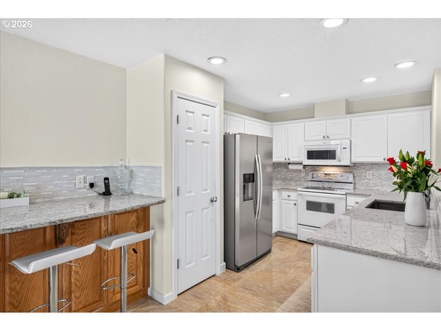 1733 Sw HARVEY Way, Beaverton, OR 97003