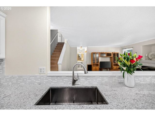 1733 Sw HARVEY Way, Beaverton, OR 97003