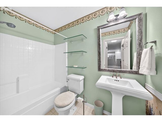 1733 Sw HARVEY Way, Beaverton, OR 97003