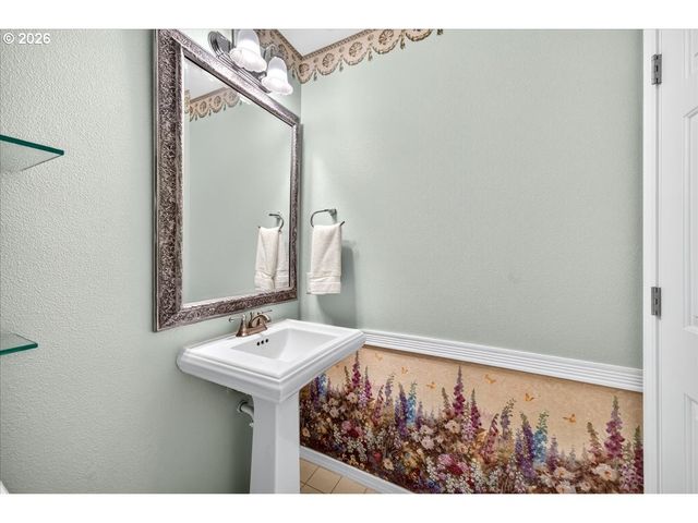 1733 Sw HARVEY Way, Beaverton, OR 97003