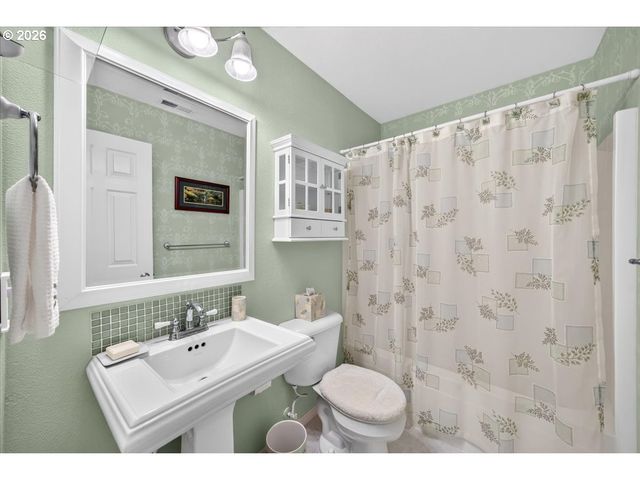 1733 Sw HARVEY Way, Beaverton, OR 97003