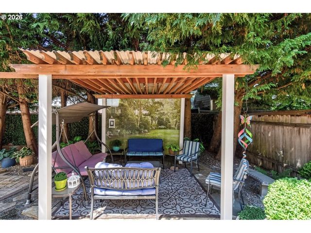 1733 Sw HARVEY Way, Beaverton, OR 97003