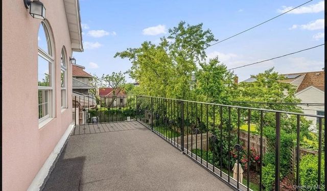 15 W Penn Street, Long Beach, NY 11561