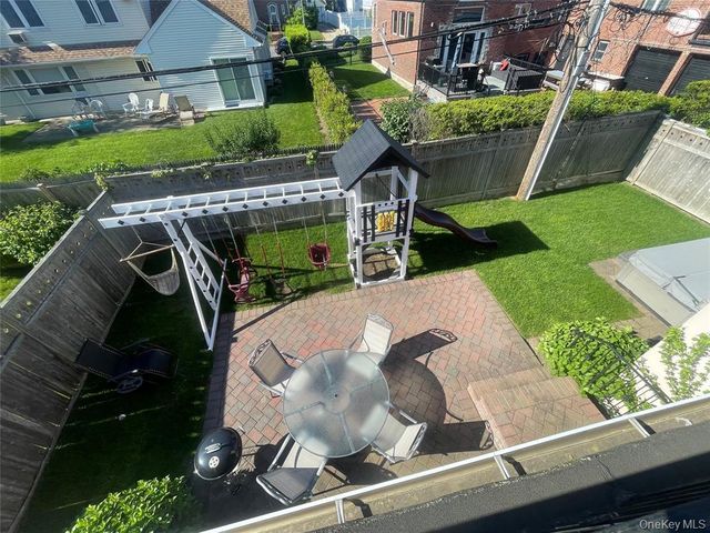 15 W Penn Street, Long Beach, NY 11561