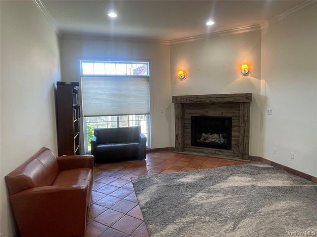 15 W Penn Street, Long Beach, NY 11561