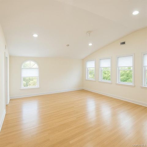 15 W Penn Street, Long Beach, NY 11561