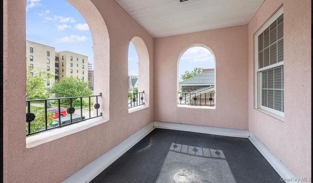 15 W Penn Street, Long Beach, NY 11561