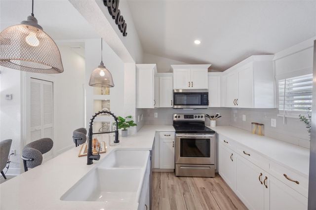 800 E GENESEE STREET, Tampa, FL 33603