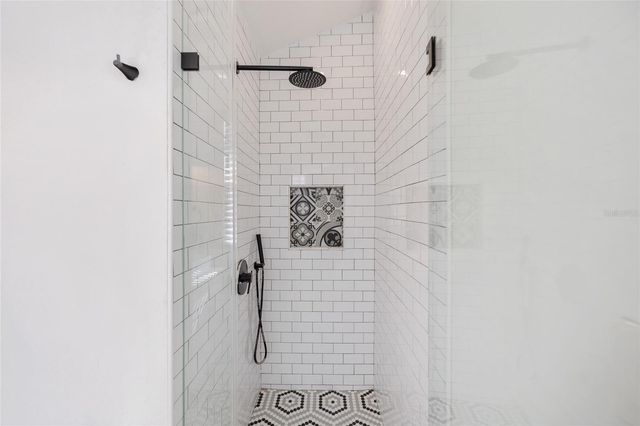 800 E GENESEE STREET, Tampa, FL 33603