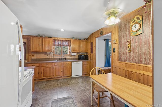 44 Aliperti Road, Jamesport, NY 11947