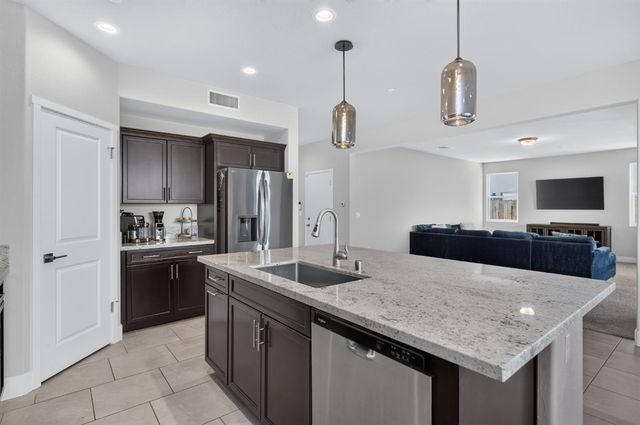 523 S Talus Way S, Madera, CA 93636
