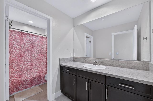 523 S Talus Way S, Madera, CA 93636