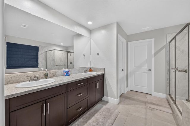 523 S Talus Way S, Madera, CA 93636