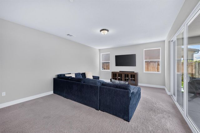 523 S Talus Way S, Madera, CA 93636