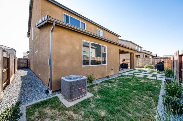 523 S Talus Way S, Madera, CA 93636