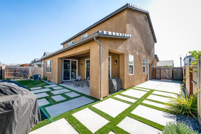 523 S Talus Way S, Madera, CA 93636