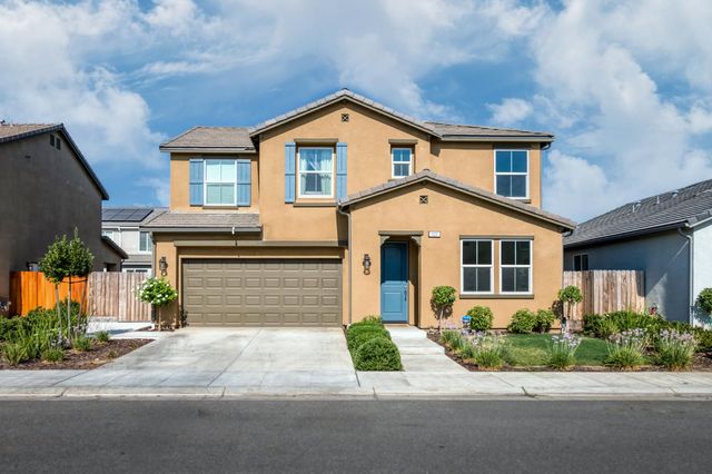 523 S Talus Way S, Madera, CA 93636