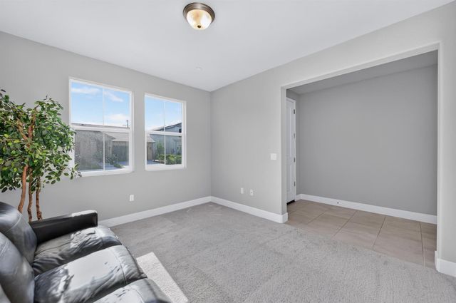 523 S Talus Way S, Madera, CA 93636