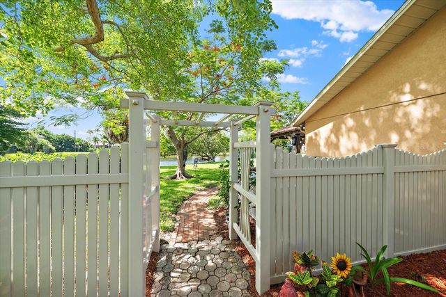 4352 KINGSTON LOOP, Sarasota, FL 34238