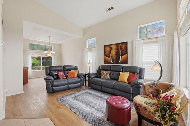 3234 Meadow Grass Lane, Escondido, CA 92027
