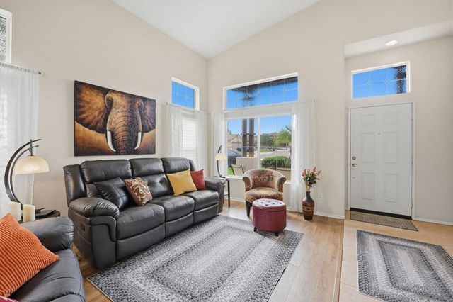 3234 Meadow Grass Lane, Escondido, CA 92027