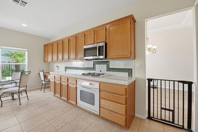 3234 Meadow Grass Lane, Escondido, CA 92027