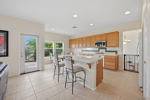 3234 Meadow Grass Lane, Escondido, CA 92027