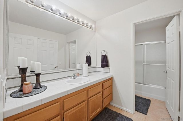 3234 Meadow Grass Lane, Escondido, CA 92027