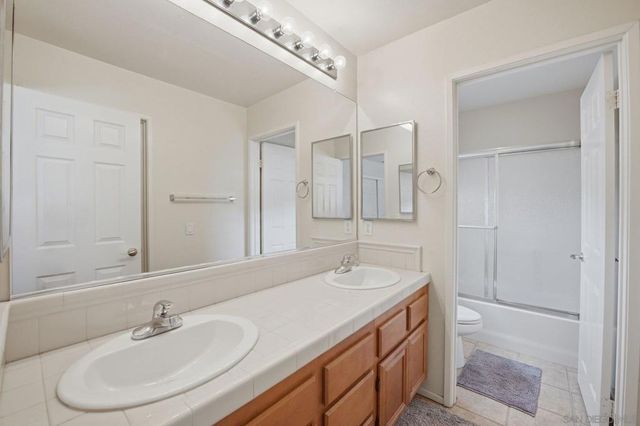 3234 Meadow Grass Lane, Escondido, CA 92027