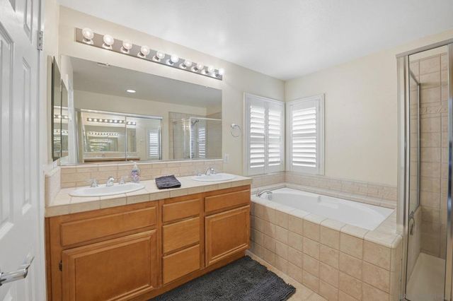 3234 Meadow Grass Lane, Escondido, CA 92027