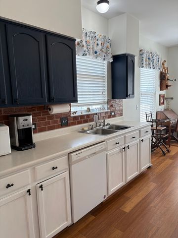 5 E HAGUE Drive, Antioch, IL 60002
