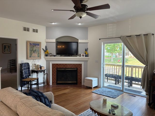 5 E HAGUE Drive, Antioch, IL 60002