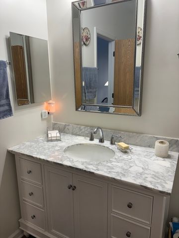5 E HAGUE Drive, Antioch, IL 60002