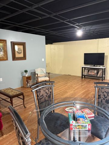 5 E HAGUE Drive, Antioch, IL 60002