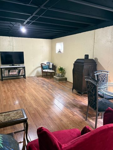 5 E HAGUE Drive, Antioch, IL 60002