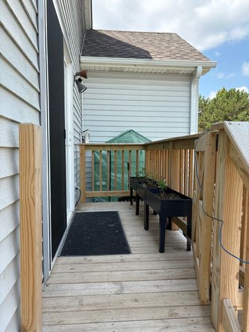 5 E HAGUE Drive, Antioch, IL 60002