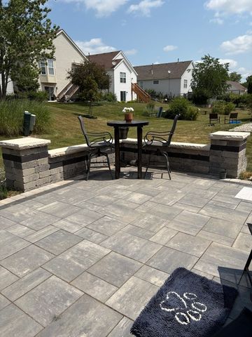 5 E HAGUE Drive, Antioch, IL 60002