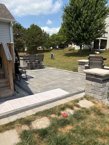5 E HAGUE Drive, Antioch, IL 60002