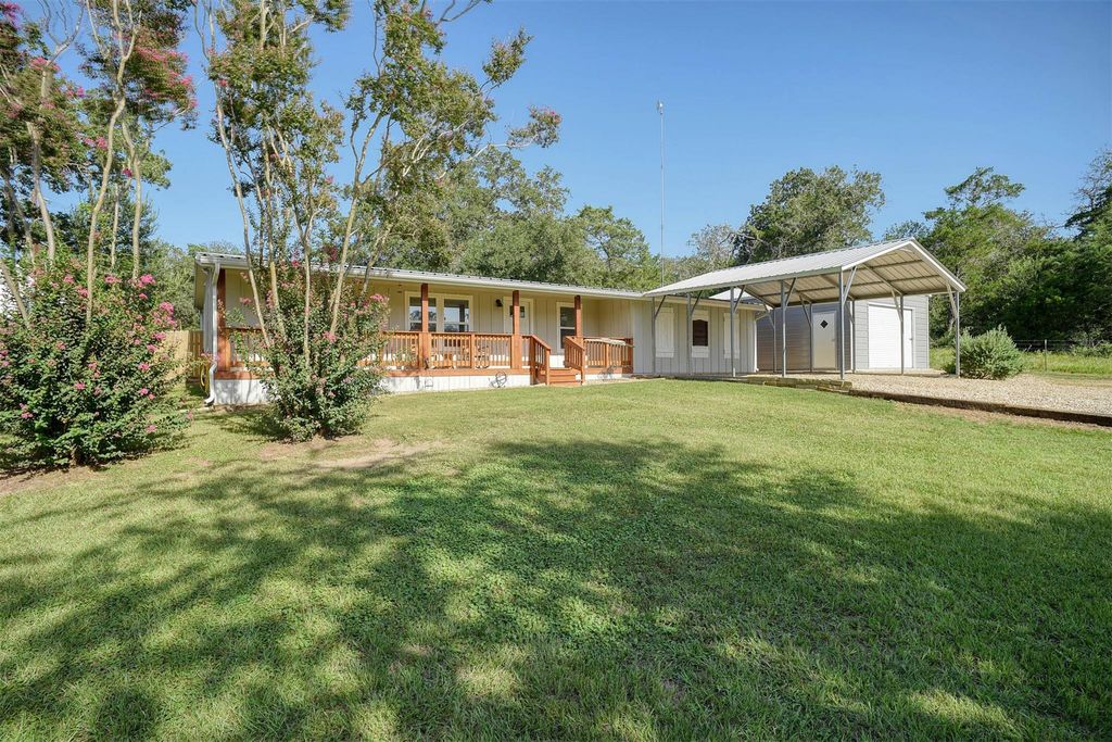 1217 Jones ST, Smithville, TX 78957
