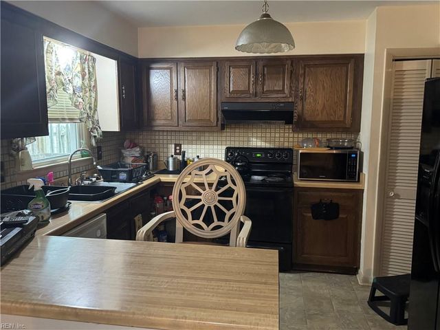 9 Kenilworth DR, Hampton, VA 23666