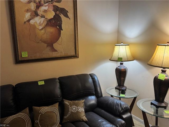 9 Kenilworth DR, Hampton, VA 23666