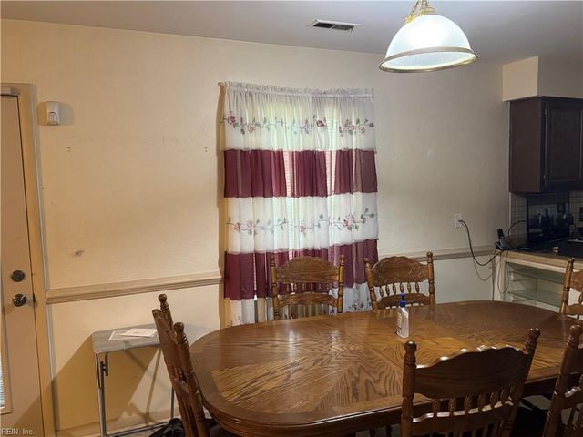 9 Kenilworth DR, Hampton, VA 23666