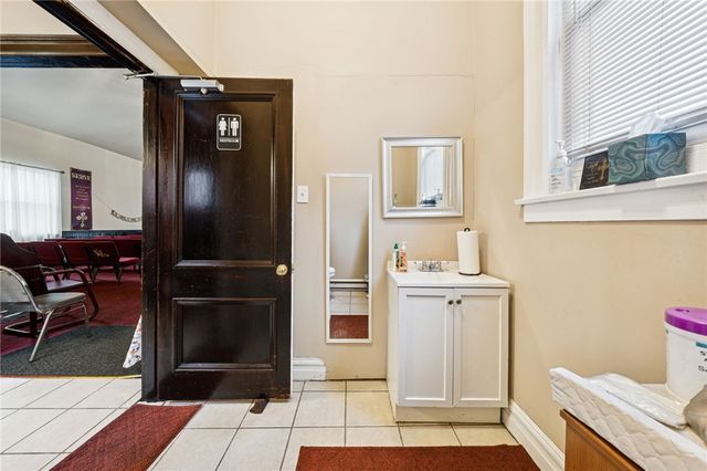 8304 Frankstown Ave, Wilkinsburg, PA 15221